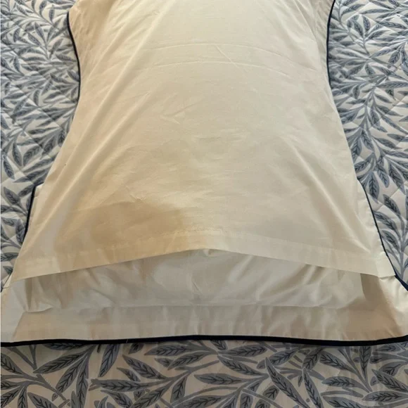 SOLD-SOLD.   Pottery Barn 2 White Shams❗️ - Picture 4 of 4